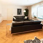 בית הארחה Aparthome L.i.n.z. 3*