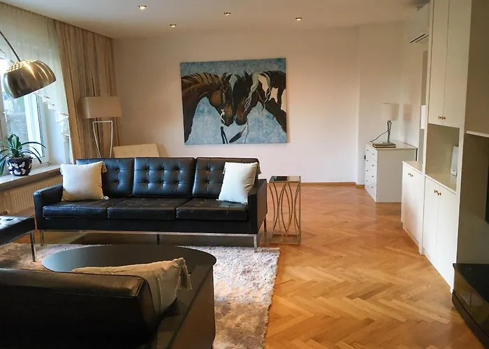 Aparthome L.i.n.z. بيت ضيافة 3*