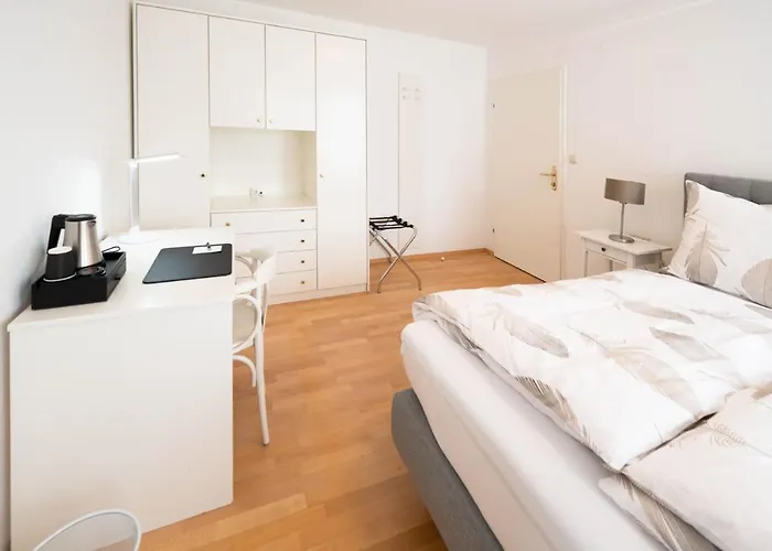 Aparthome L.i.n.z. بيت ضيافة 3*