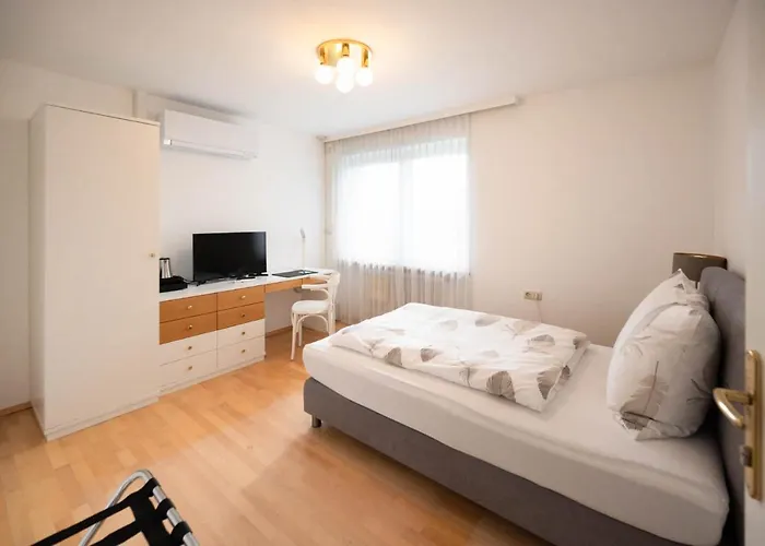 게스트하우스 Aparthome L.i.n.z. 3*